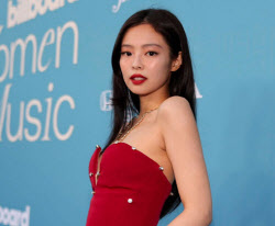 “제니는 내 딸” 친부 사칭남, 책까지 냈는데…법원 판단은