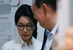 “김건희, 지병있나?” “서민은 암 걸려도 못 가”…‘특혜 입원’ 논란