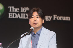[포토]발표하는 송헌재 서울시립대 경제학부 교수                                                                                                                                                          