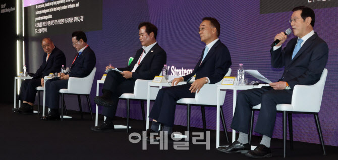 신혼부부 '만원주택' 신중해야…저출산 뼈 때린 일침[ESF2025]