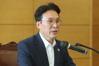 野 “김민석, 5억 벌어 13억 썼다…돈 어디서 났나”