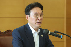 野 “김민석, 5억 벌어 13억 썼다…돈 어디서 났나”