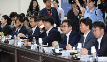 국정위, 검찰 업무보고 중단…"핵심공약 내용 빠져"(종합)