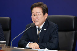 대통령실 “李 대통령 기념시계, 판매 사기 유의”