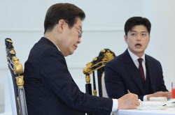 "李대통령 면전서 &apos;재판 약속&apos; 도발"...김용태 사과 요구한 與