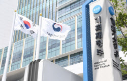 [단독]장관 임명 전 청문회사무실 빌렸다 ‘낭패’…세금 낭비한 기재부