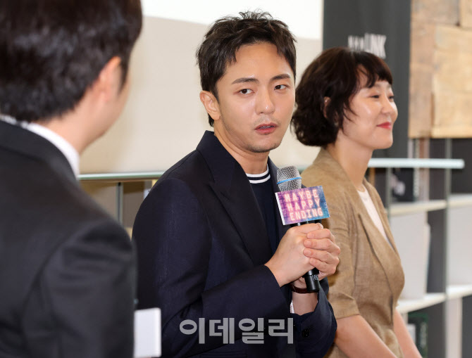 뮤지컬 '어쩌면 해피엔딩' 박천휴 작가