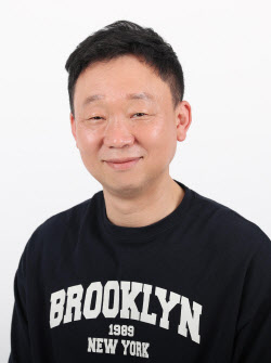 [전문기자칼럼] &apos;&apos;계륵&apos;&apos;된 청와대재단, 누가 책임지나