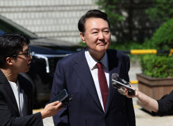 [속보] 尹측 “체포영장 절차적 정당성 결여” 법원에 의견서