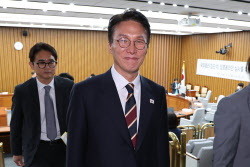 &apos;자료 미제출&apos; 논란 속 김민석 인사청문회 파행