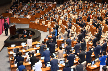 첫 시정연설 반응 ‘극과 극’…이재명 연호한 與·침묵한 野(종합)