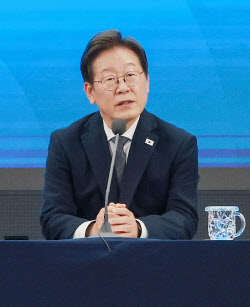 &apos;전문가 전면 배치&apos; 李 대통령, 주요 부처 차관급 인사(상보)