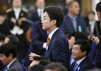 경찰, &apos;이준석 성상납 제공&apos; 주장 김성진 조사