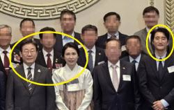 李 대통령 부부 곁에 신현준…뜻밖의 ‘가족사’ 뭐기에