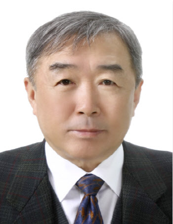 [화제의 바이오人]윤대인 삼천당제약 회장, 장녀·사위에게 지분 전량 증여한 배경은?