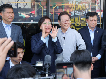 정은경 복지장관 후보자 남편 &apos;코로나 주식 투자&apos; 공방 예고