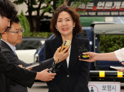 [포토]이진숙 교육부 장관 후보자, 인사청문회 사무실로 첫 출근                                                                                                                                            