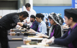 [포토]김밥 직접 만드는 외국인들                                                                                                                                                                         