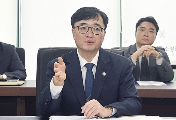 추경으로 외국인 빚 탕감?…기재차관 “외국인은 대상 아냐”