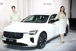 [포토]볼보 E-세그먼트 세단  SUV '신형 S90' 공개                                                                                                                                               