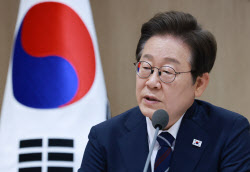 이재명 대통령 취임 한달…참모들은 코피를 쏟았다