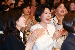 김혜경 여사, 첫 단독 일정에…저서 요리책 관심 몰렸다