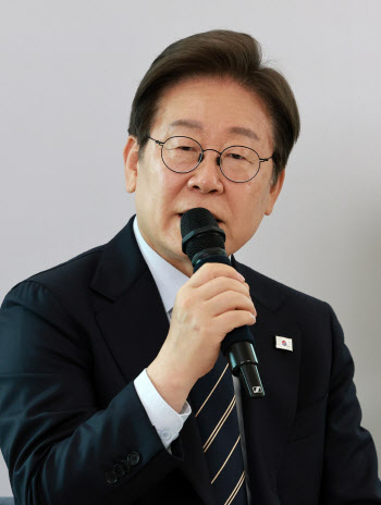 李대통령, 첫 기자회견 막 올랐다…질문은 ‘명함 추첨제’로