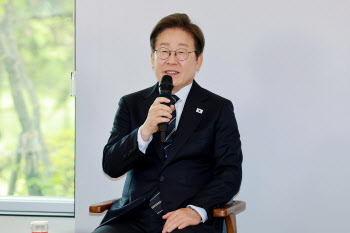 李 대통령의 첫 실패와 성공, 병아리 50마리 기르기였다?