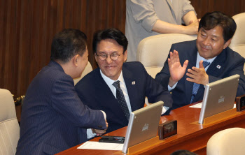 김민석 임명동의안 가결, &apos;위대한 대통령의 시대 열겠다&apos;