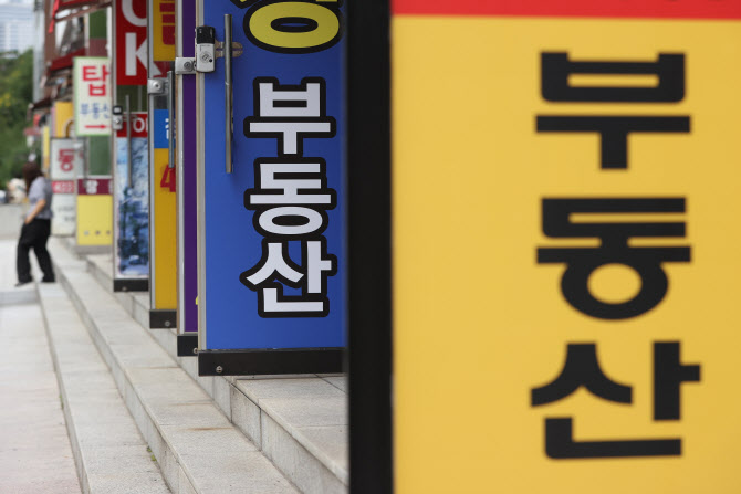 &quot;하룻밤새 2억 뚝&quot; 세입자 못 찾은 입주자들 &apos;발동동&apos;