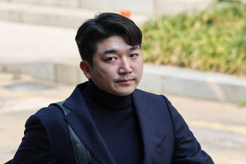 경찰, 명품 플랫폼 &apos;발란&apos; 본사·대표 자택 압수수색