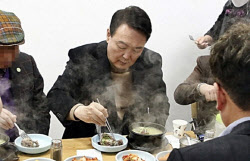 특검조사 받는 尹…점심 설렁탕·저녁 김치찌개 식사