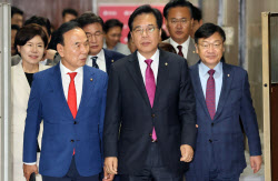 [포토]비상대책위원회의 입장하는 국민의힘 지도부                                                                                                                                                         