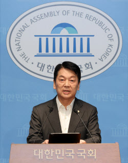 안철수 "혁신 당대표 되겠다…합의 안된 날치기 혁신위 거부"(상보)