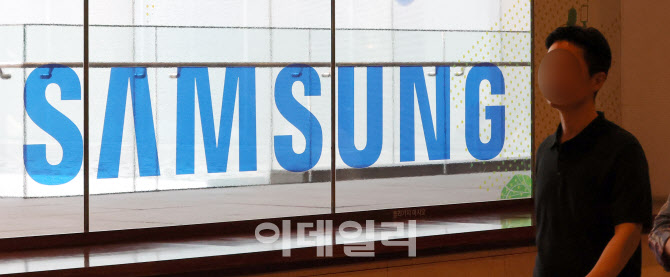 '어닝쇼크' 삼성전자…2분기 영업익 반토막