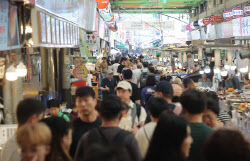 “올영·다이소 포함, SSM은 배제” 소비쿠폰 형평성 논란…왜?