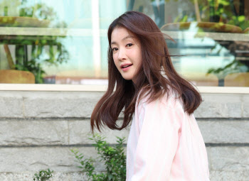 "&apos;전남편 동의없이 임신&apos; 이시영, 용기있지만"...법조계 갑론을박