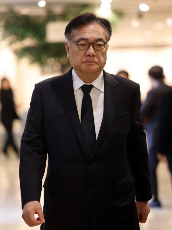 [단독]김건희특검, &apos;공천개입 의혹&apos; 정진석 전 실장 피의자 적시
