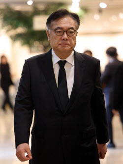 [단독]김건희특검, &apos;공천개입 의혹&apos; 정진석 전 실장 피의자 적시