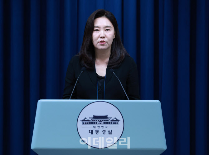 대통령실 “방통위원장, 국무회의 내주부터 배석 안 해”(상보)