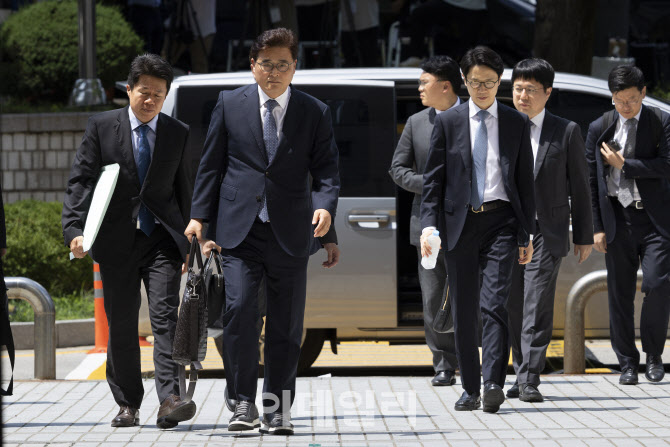  특검팀 박억수 특검보 서울지법 출석                                                                                                                                                               