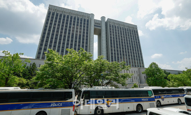  경찰버스로 둘러싼 서울중앙지법                                                                                                                                                                   