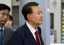 尹 구속심사 6시간40분만에 끝나…이르면 오늘 밤늦게 판가름