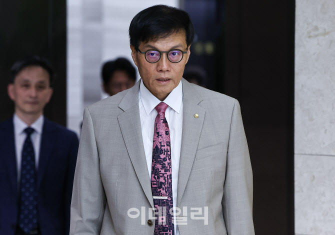 금융통화위원회 참석한 이창용 총재                                                                                                                                                                 