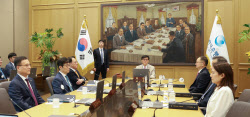 한은, 기준금리 연 2.50% ‘동결’…부동산 대책 효과는(상보)