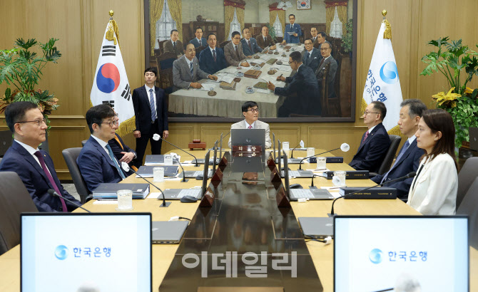 이창용 총재, 한국은행 금통위 주재                                                                                                                                                                 