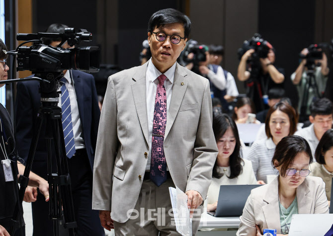 이창용 총재, 금통위 금리 결정 관련 기자간담회 참석                                                                                                                                                