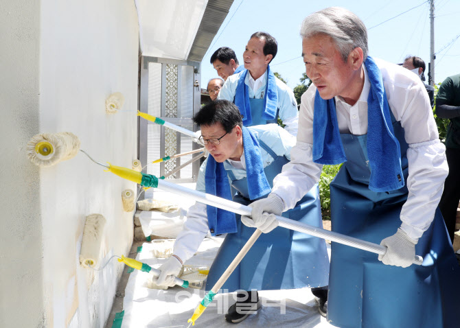  농협, 농촌 집고치기 봉사활동                                                                                                                                                                     
