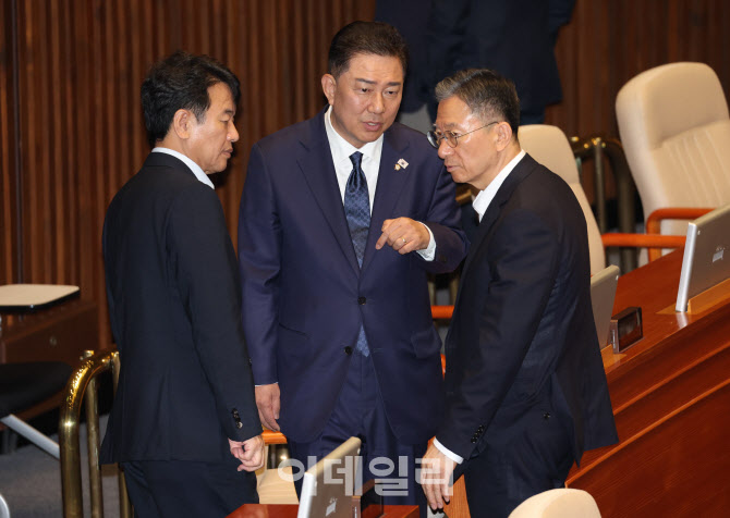본회의, '논의하는 김병기-정성호-문진석' 