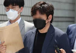 "계엄군이 中 간첩 99명 체포" 스카이데일리 기자·전 대표 송치
